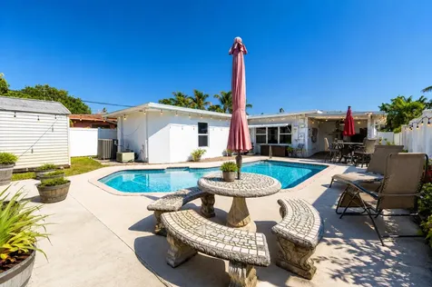 262 SW 8th Street Dania Beach FL 33004
