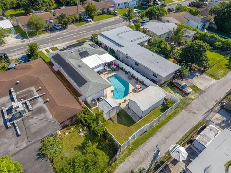 262 SW 8th Street Dania Beach FL 33004