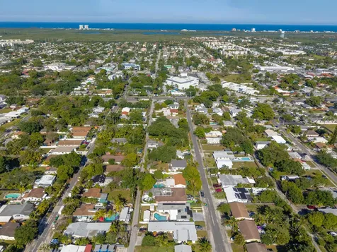 262 SW 8th Street Dania Beach FL 33004