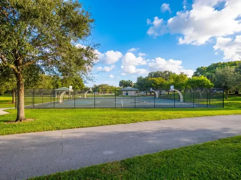 262 SW 8th Street Dania Beach FL 33004