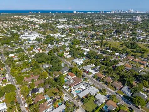 262 SW 8th Street Dania Beach FL 33004
