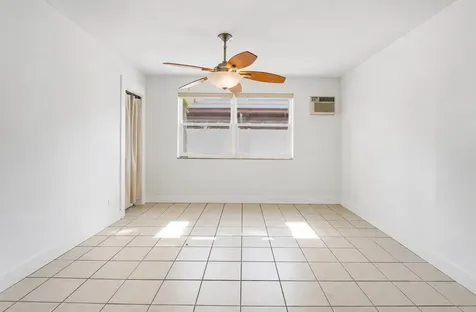 262 SW 8th Street Dania Beach FL 33004