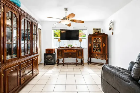262 SW 8th Street Dania Beach FL 33004