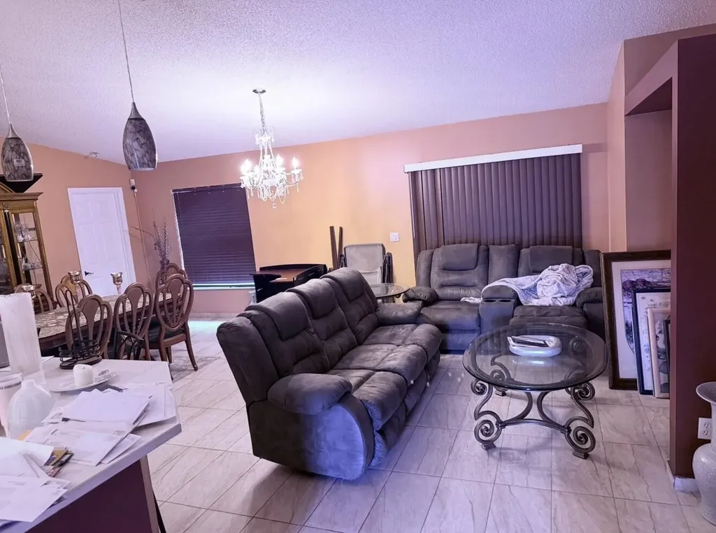 1886 SE Gifford Street Port St Lucie FL 34952