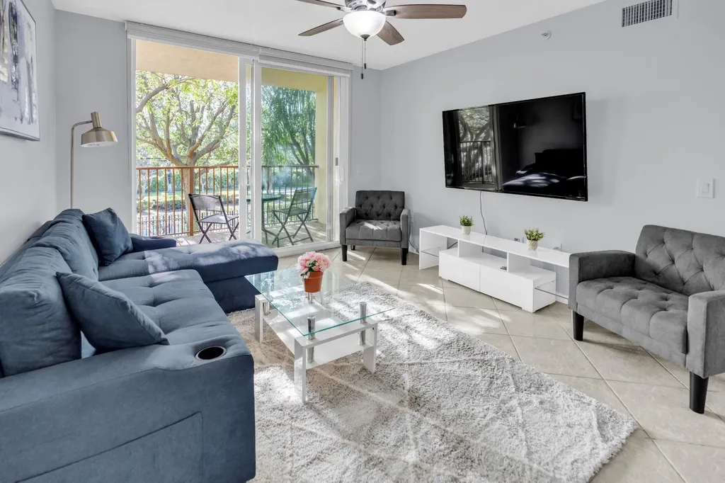 214 Villa Circle Boynton Beach FL 33435