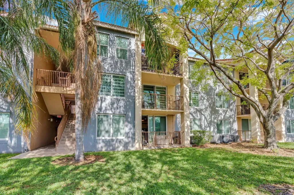 214 Villa Circle Boynton Beach FL 33435