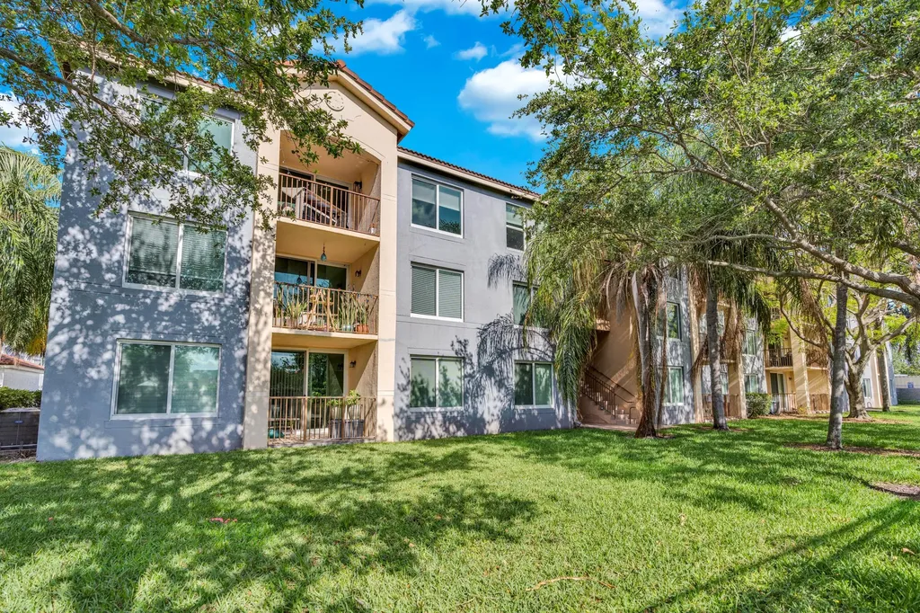 214 Villa Circle Boynton Beach FL 33435