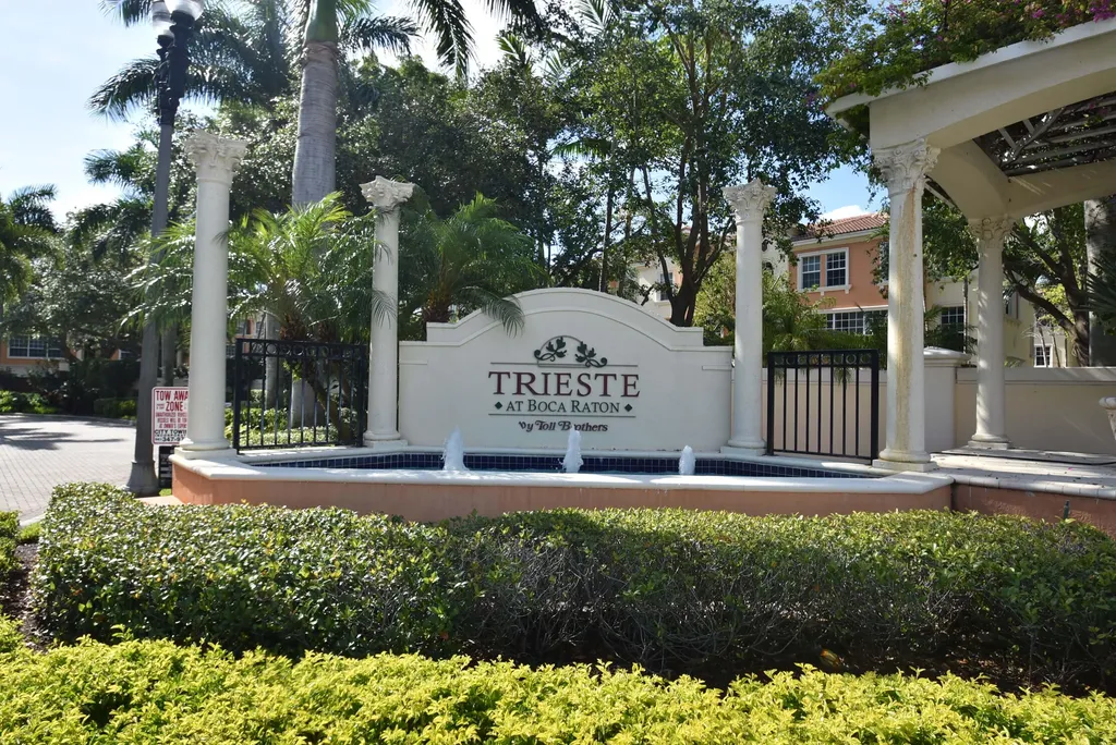 5645 NE Trieste Way Boca Raton FL 33487