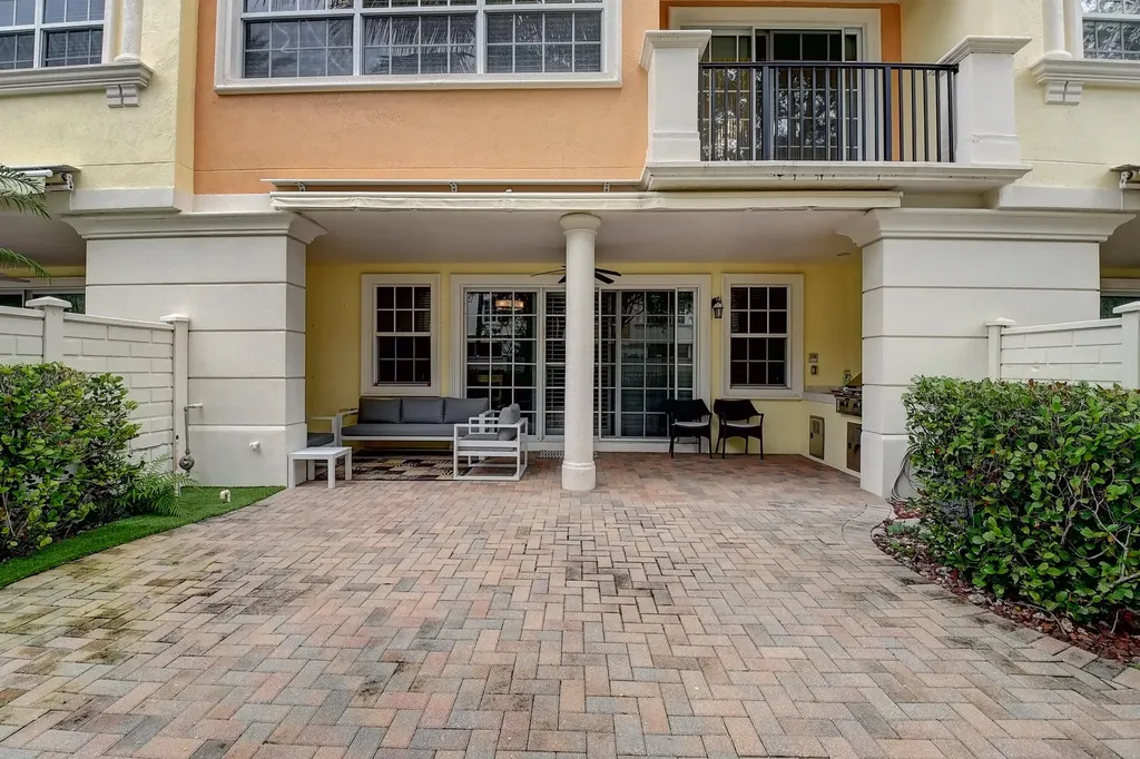 5645 NE Trieste Way Boca Raton FL 33487