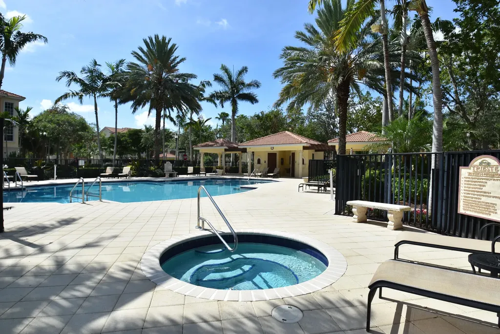 5645 NE Trieste Way Boca Raton FL 33487