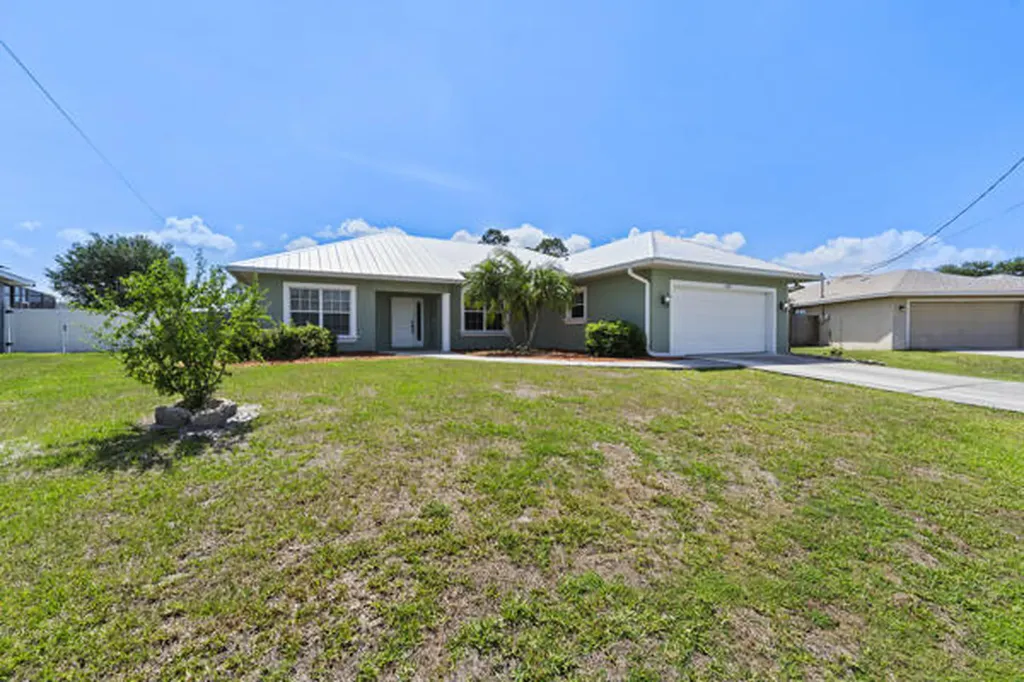 1657 SW Cefalu Circle Port St Lucie FL 34953