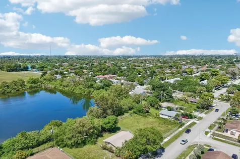 2943 NW 13th Street Fort Lauderdale FL 33311