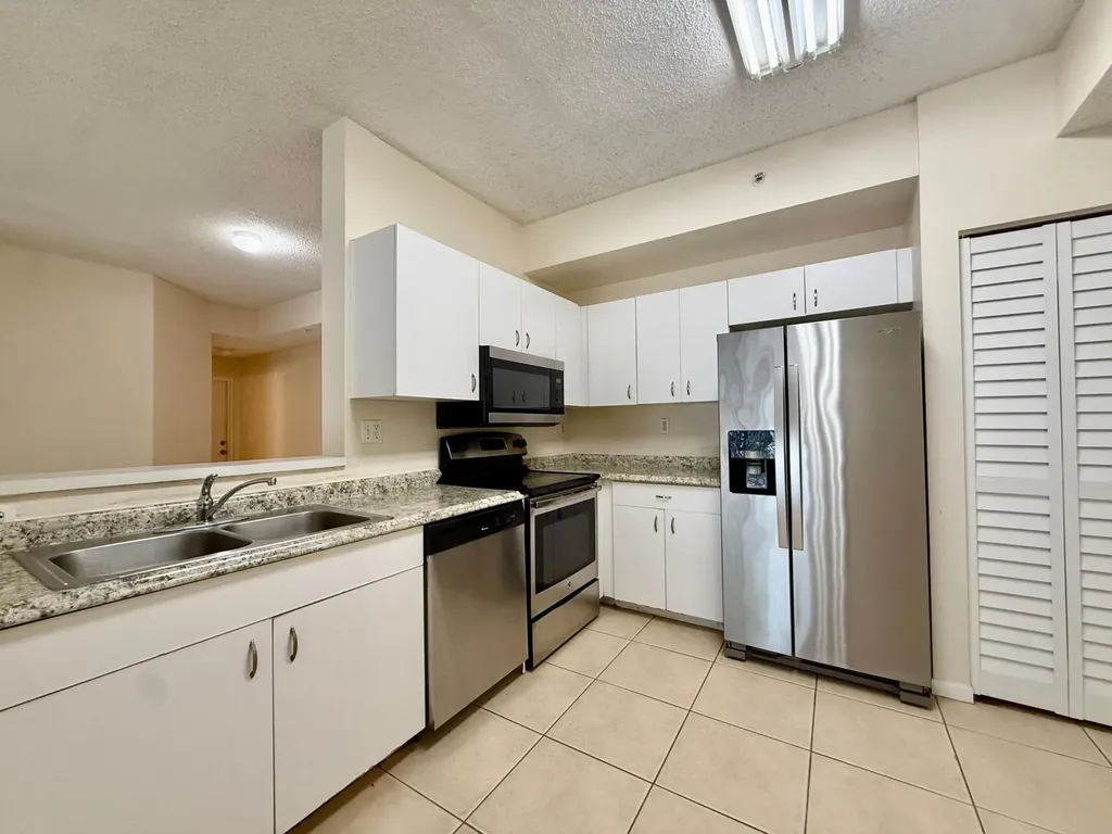 6928 SW 39th Street Davie FL 33314