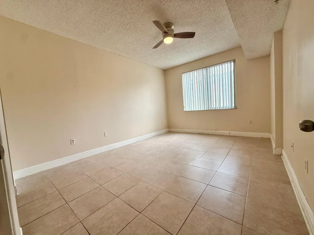 6928 SW 39th Street Davie FL 33314