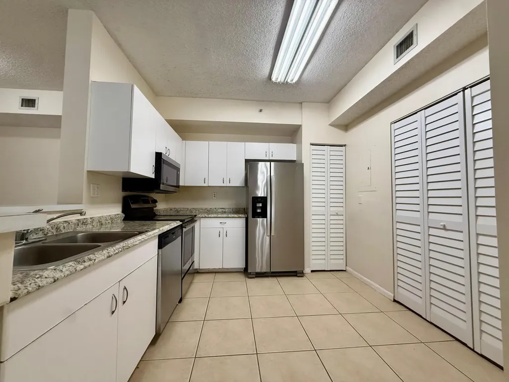 6928 SW 39th Street Davie FL 33314