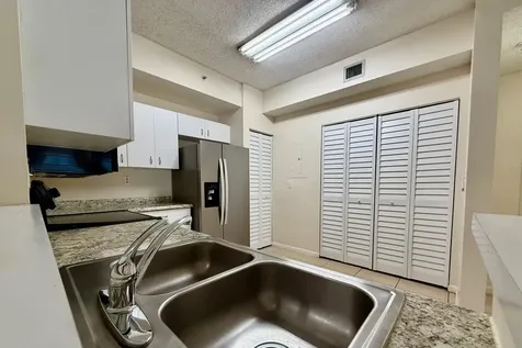 6928 SW 39th Street Davie FL 33314