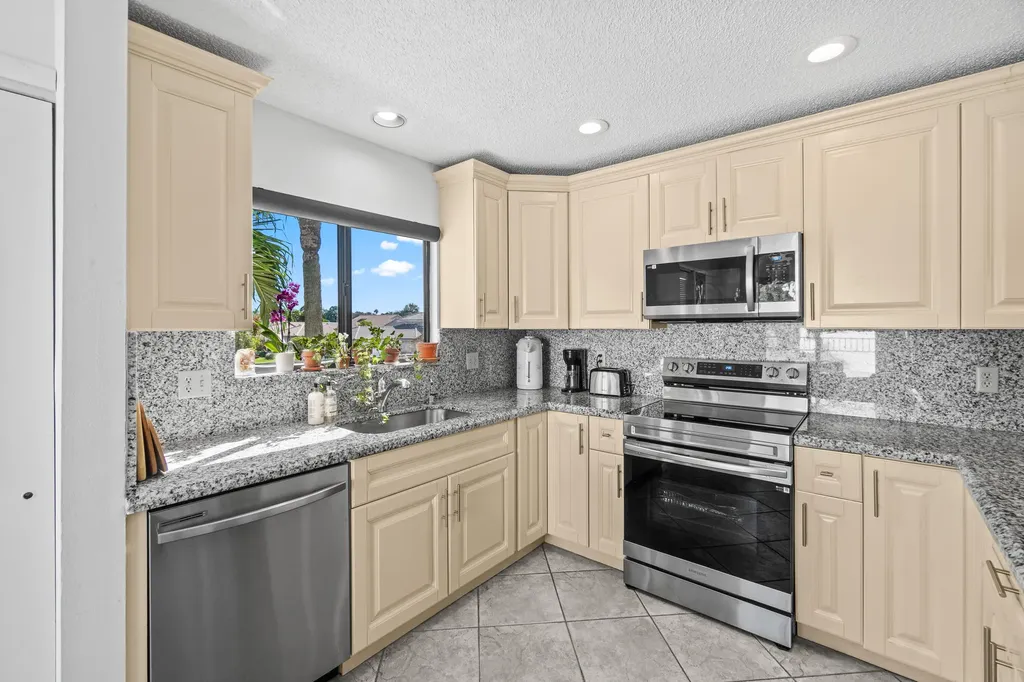 7533 Glendevon Lane Delray Beach FL 33446
