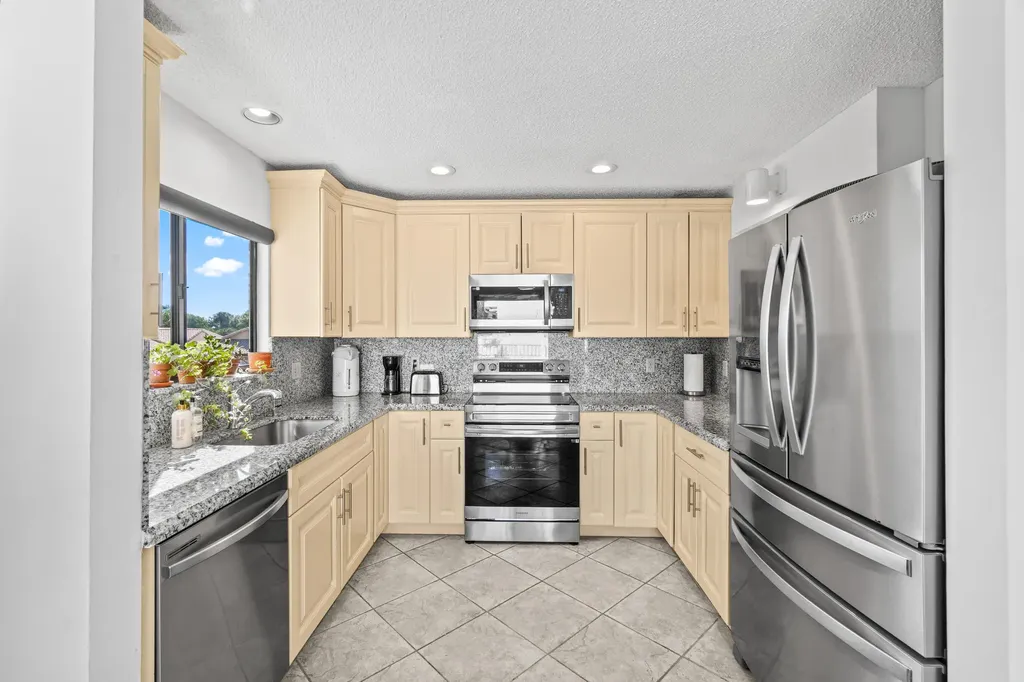 7533 Glendevon Lane Delray Beach FL 33446