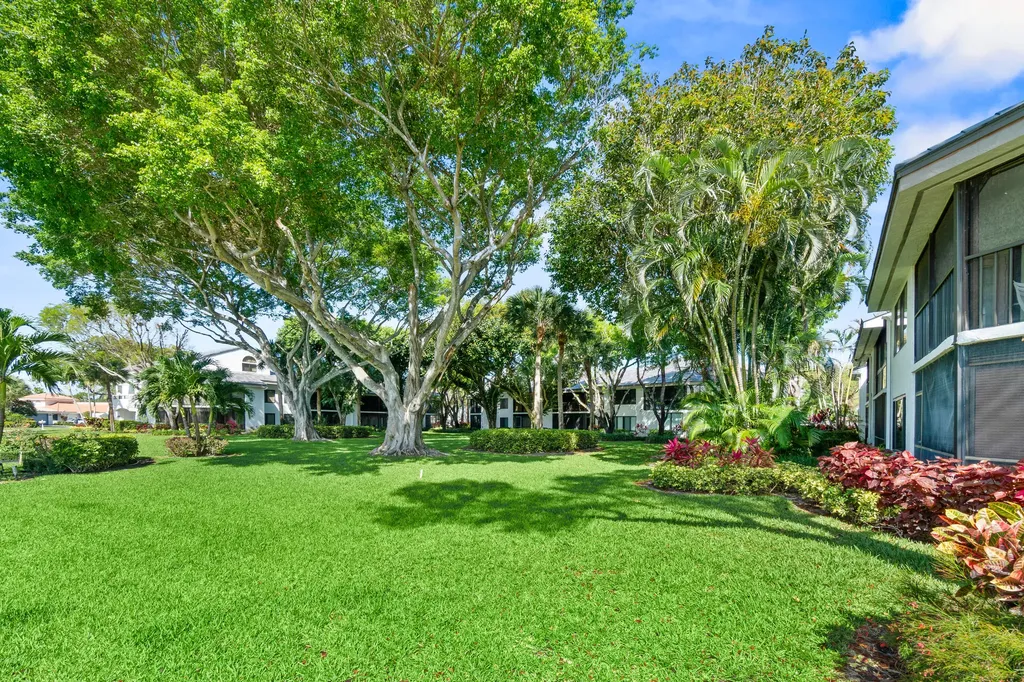 7533 Glendevon Lane Delray Beach FL 33446