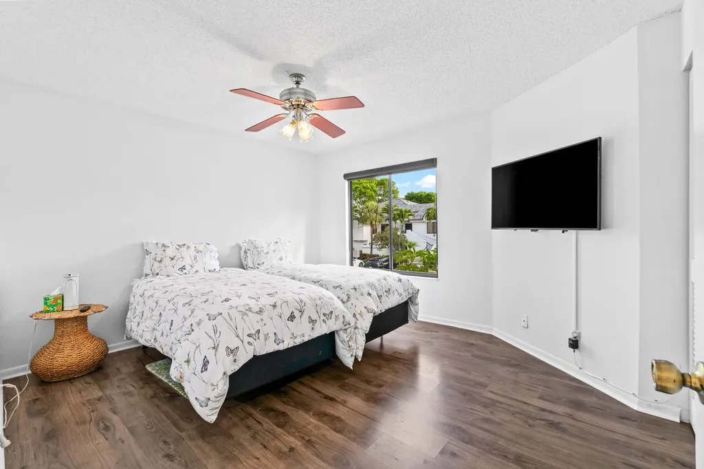 7533 Glendevon Lane Delray Beach FL 33446