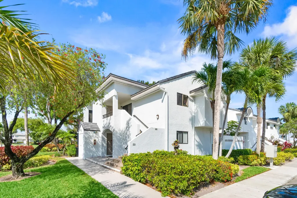 7533 Glendevon Lane Delray Beach FL 33446