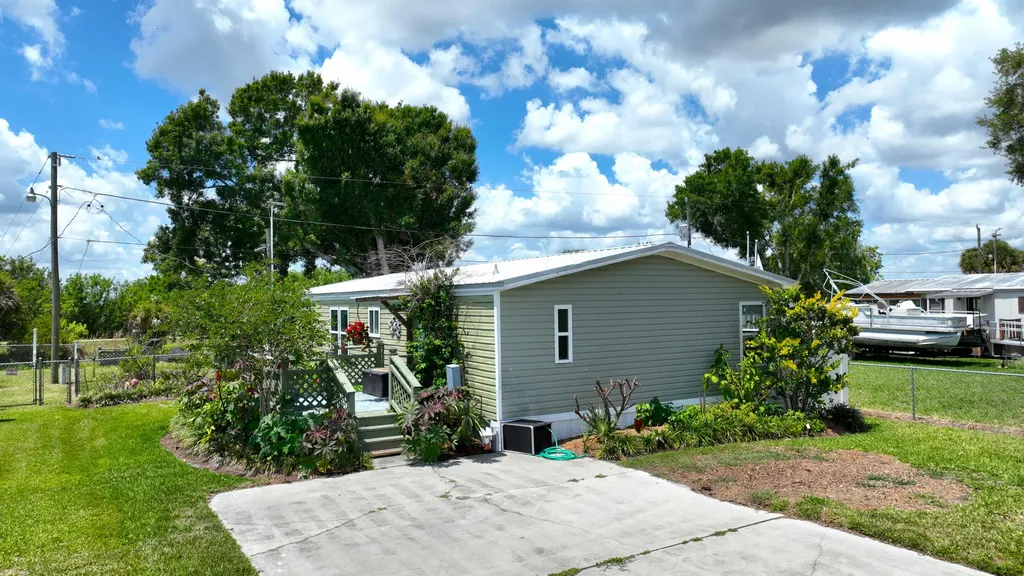 1102 Casey Lane Okeechobee FL 34974