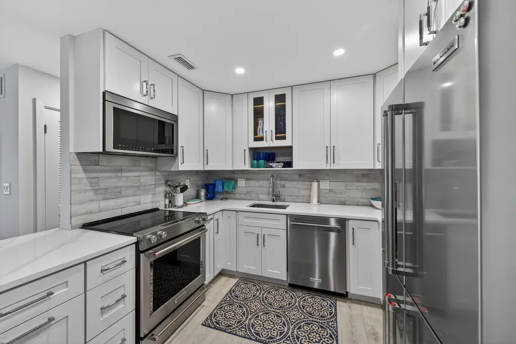 6429 Bay Club Drive Fort Lauderdale FL 33308