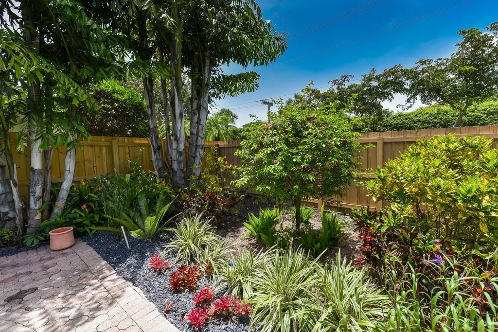 6685 NW 24th Terrace Boca Raton FL 33496