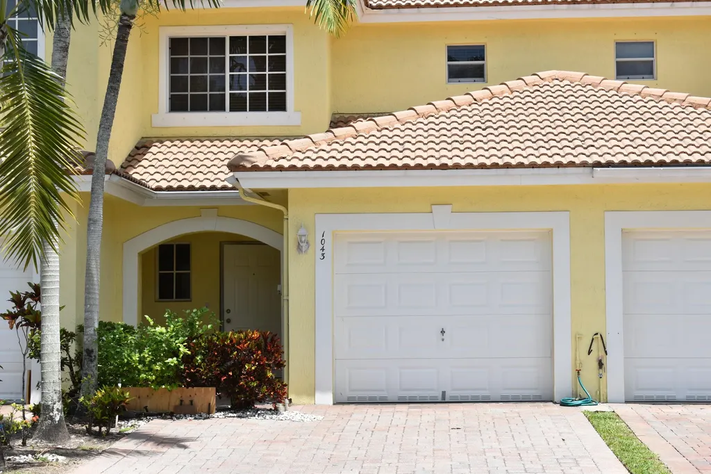 1043 Imperial Lake Road West Palm Beach FL 33413