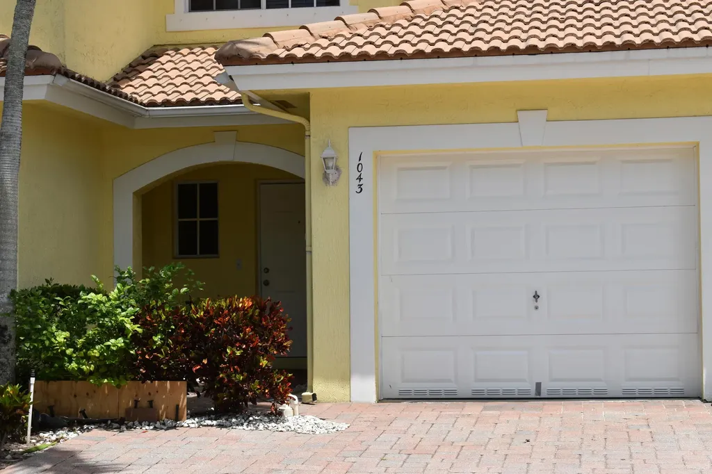1043 Imperial Lake Road West Palm Beach FL 33413
