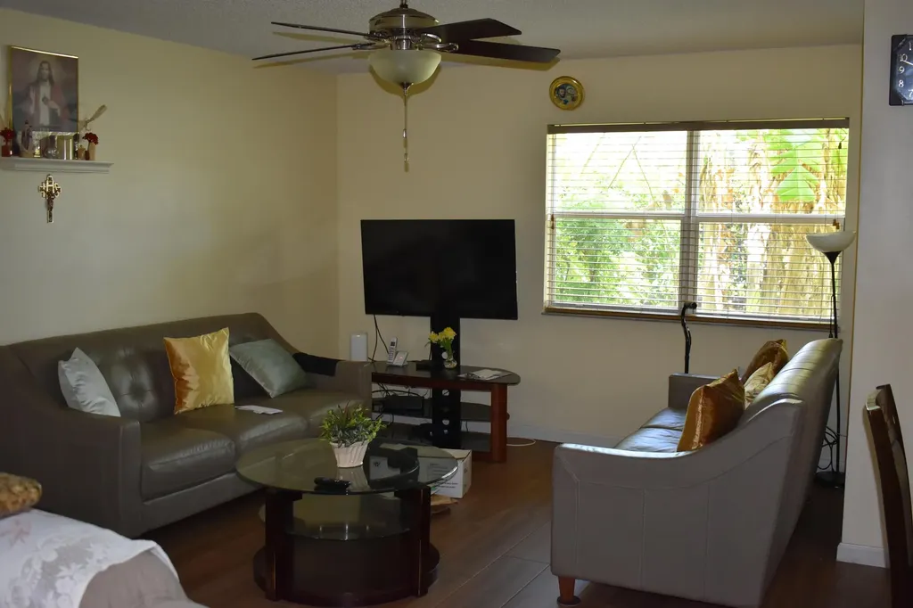 1043 Imperial Lake Road West Palm Beach FL 33413