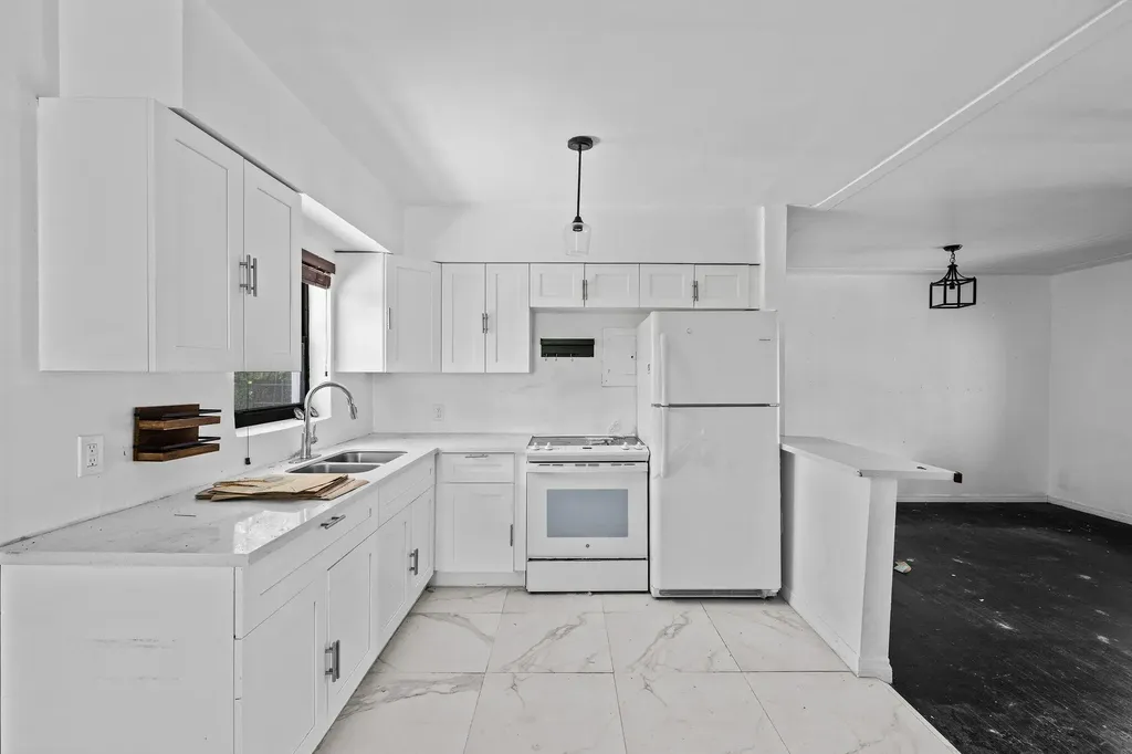 515 NW 88th Street El Portal FL 33150