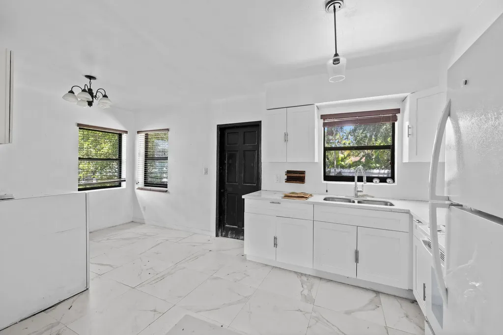 515 NW 88th Street El Portal FL 33150