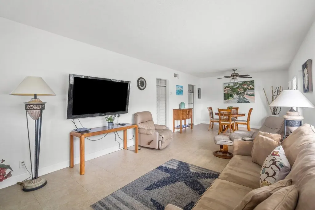 262 SE 9th Avenue Deerfield Beach FL 33441