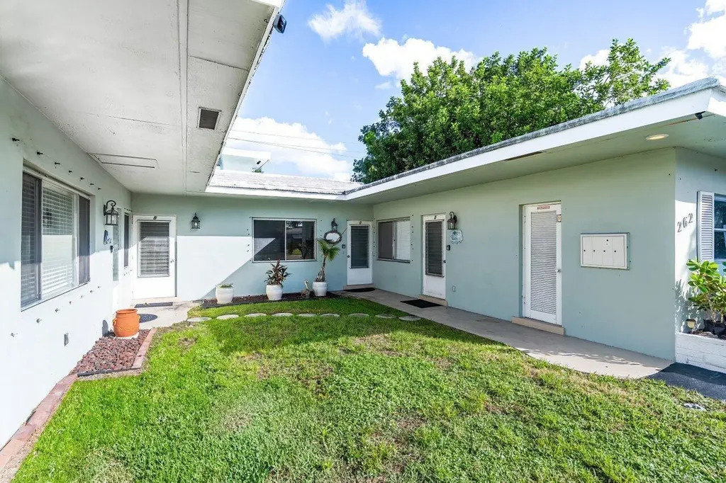 262 SE 9th Avenue Deerfield Beach FL 33441
