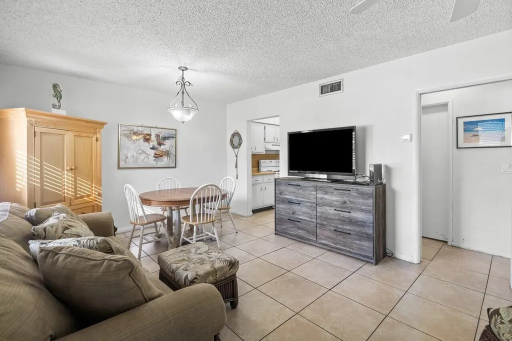262 SE 9th Avenue Deerfield Beach FL 33441