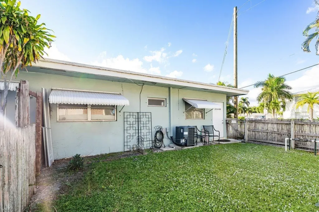 262 SE 9th Avenue Deerfield Beach FL 33441