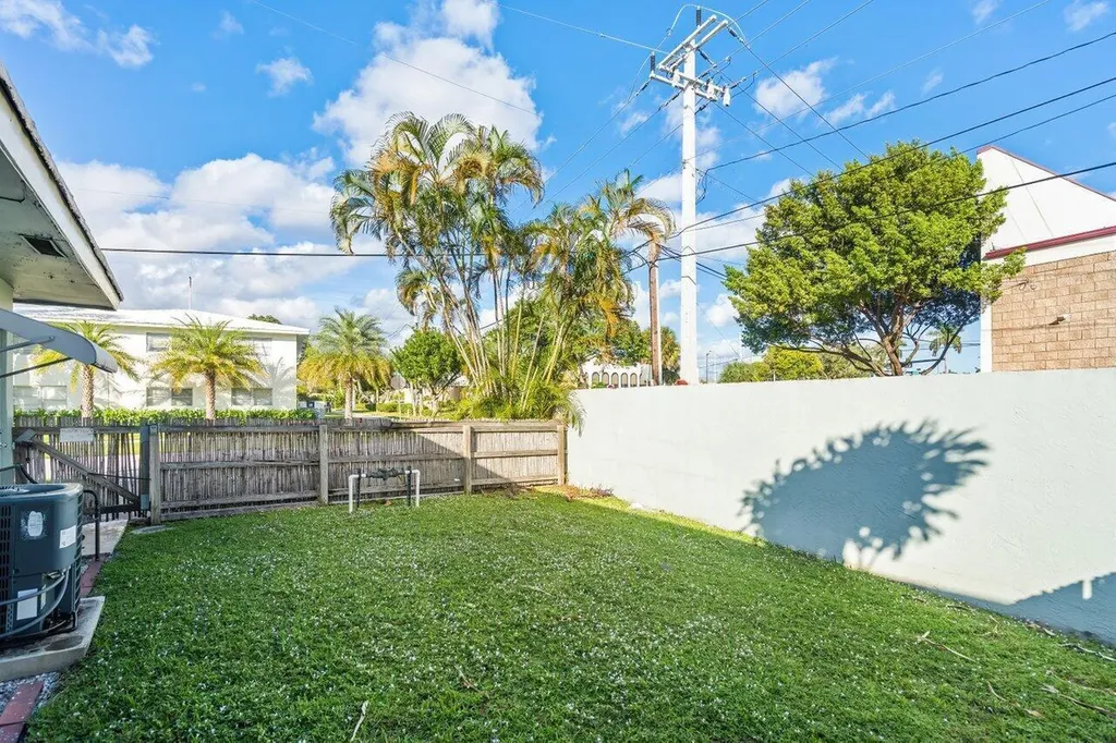 262 SE 9th Avenue Deerfield Beach FL 33441