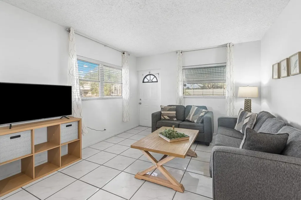 262 SE 9th Avenue Deerfield Beach FL 33441