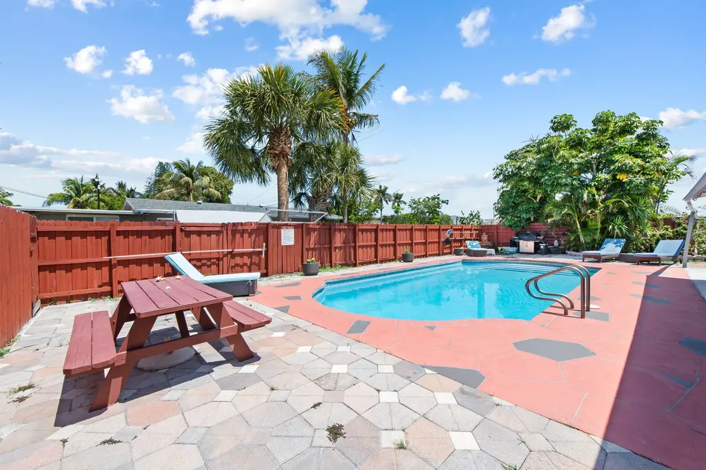 2300 NE 12th Avenue Pompano Beach FL 33064