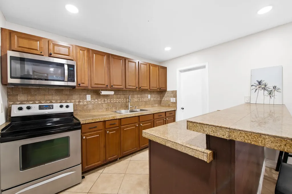 2300 NE 12th Avenue Pompano Beach FL 33064