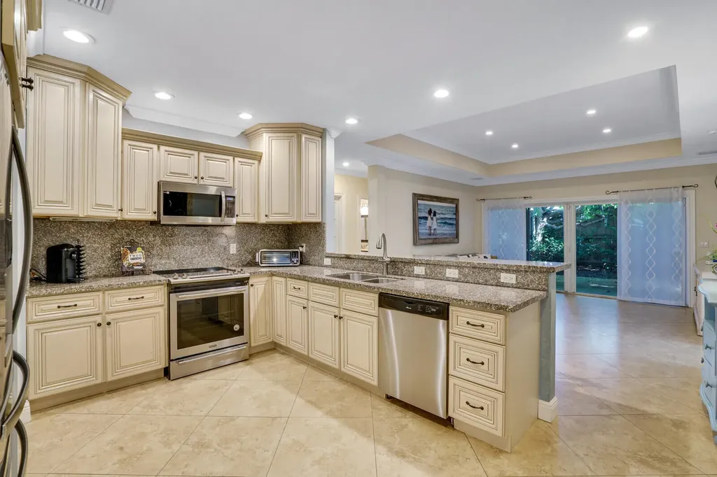 715 SW 25th Place Boynton Beach FL 33435