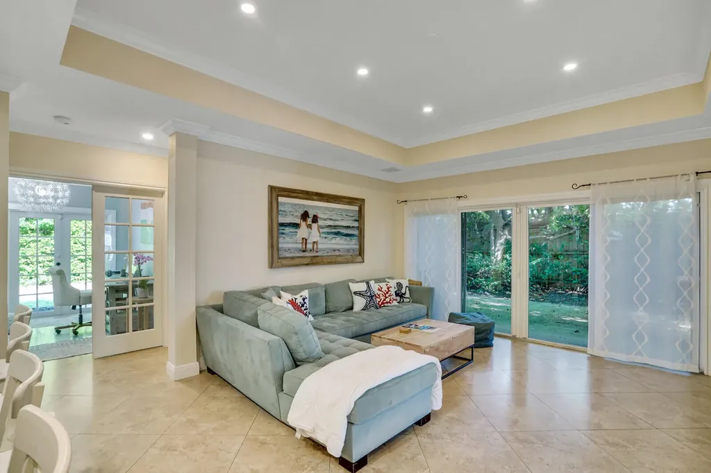 715 SW 25th Place Boynton Beach FL 33435