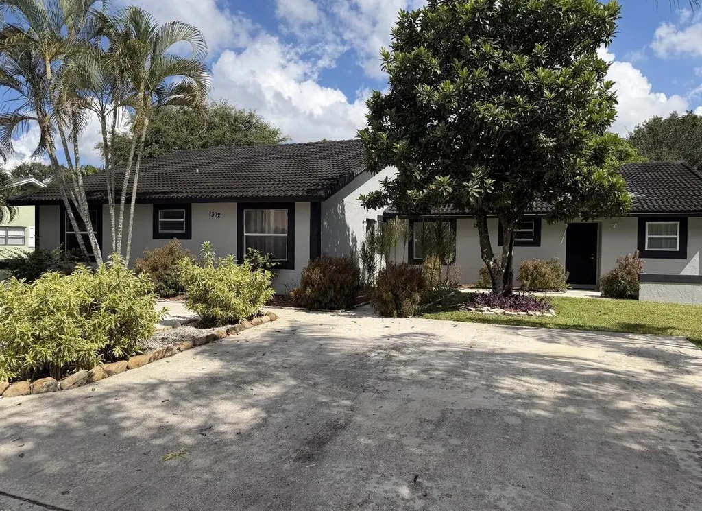 1392 Riverside Circle Wellington FL 33414