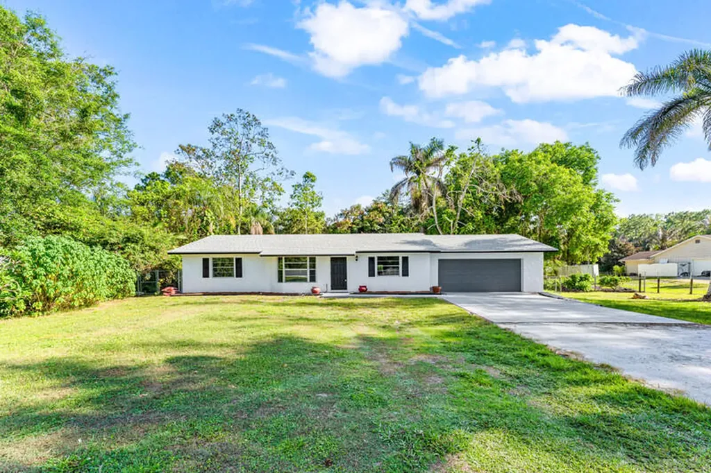 11852 N 47th Road Road N The Acreage FL 33411