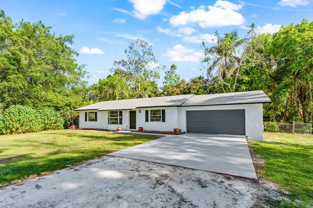 11852 N 47th Road Road N The Acreage FL 33411