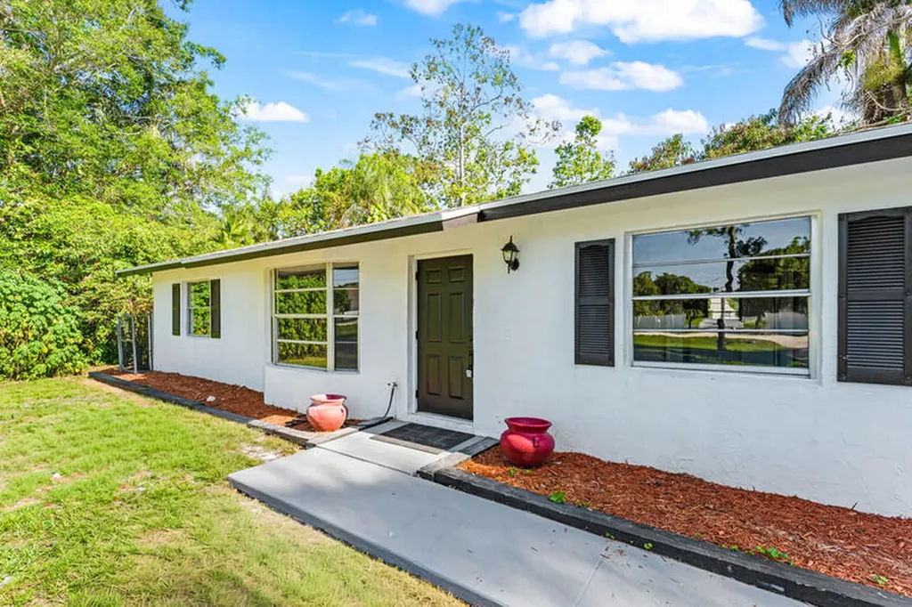 11852 N 47th Road Road N The Acreage FL 33411