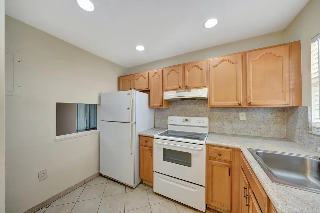 8435 Sunrise Lakes Boulevard Sunrise FL 33322