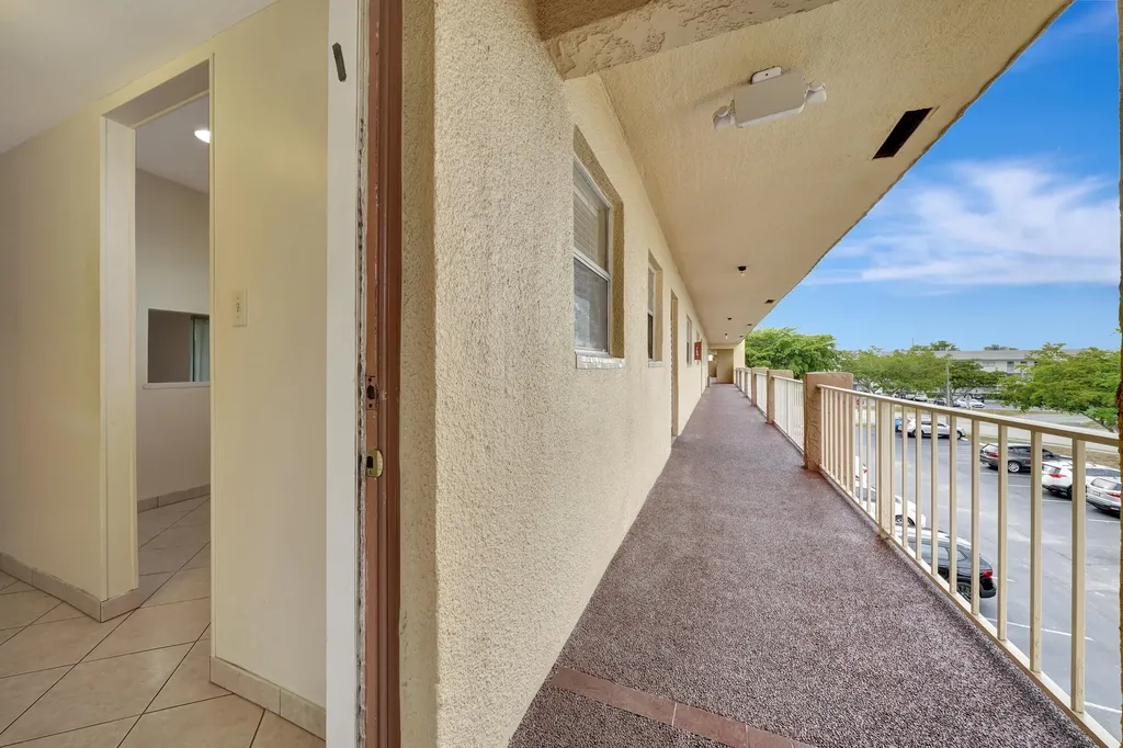 8435 Sunrise Lakes Boulevard Sunrise FL 33322
