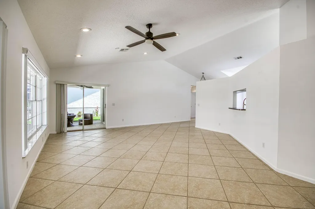 252 Moccasin Trail W Jupiter FL 33458